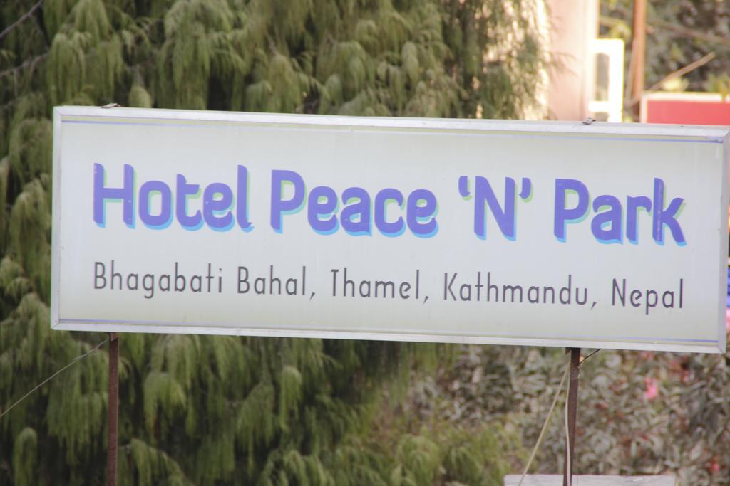 Hotel Peace N Park Catmandu Exterior foto