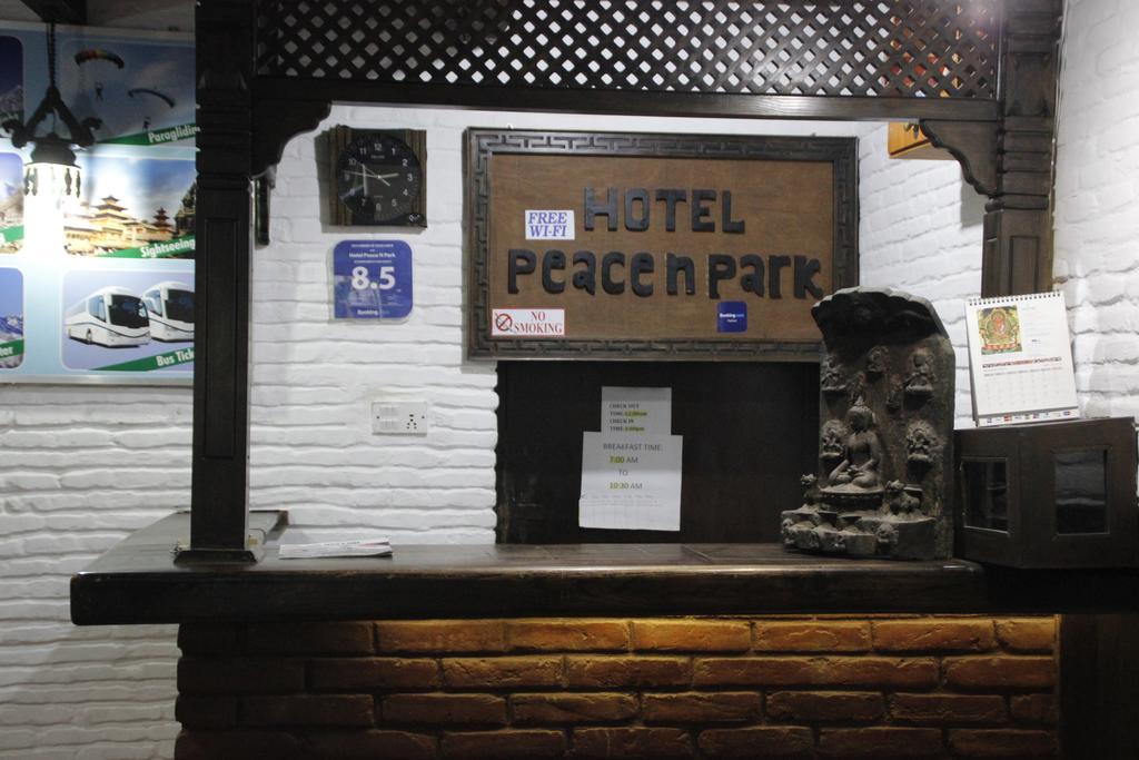 Hotel Peace N Park Catmandu Exterior foto