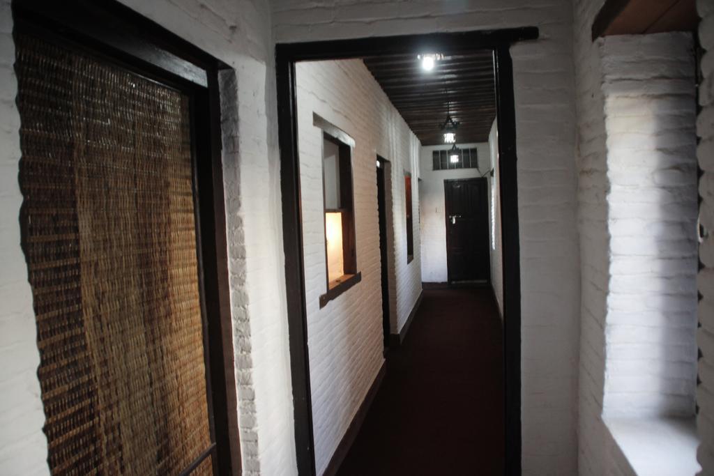 Hotel Peace N Park Catmandu Quarto foto