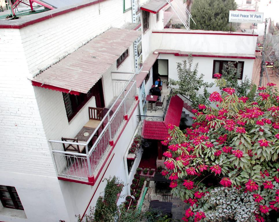 Hotel Peace N Park Catmandu Exterior foto