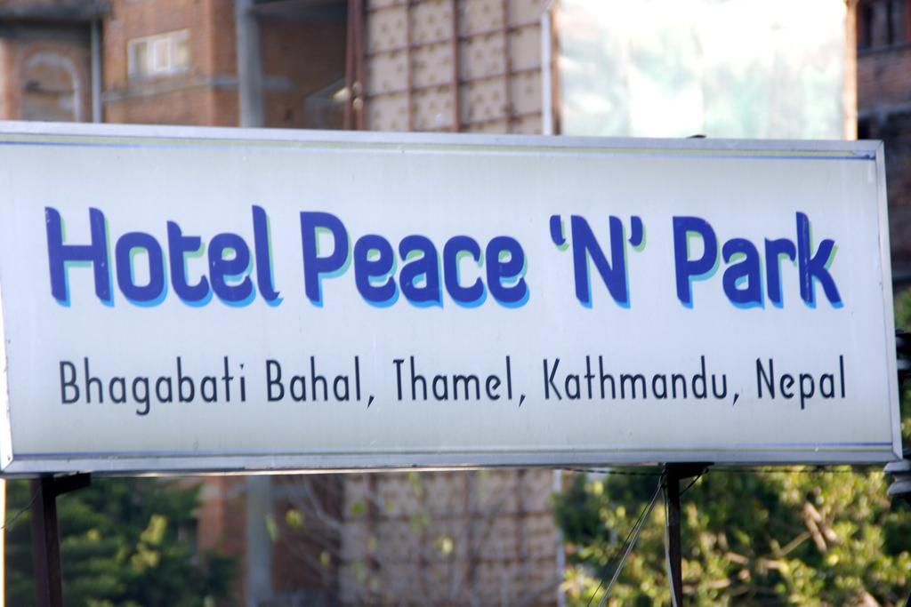 Hotel Peace N Park Catmandu Exterior foto