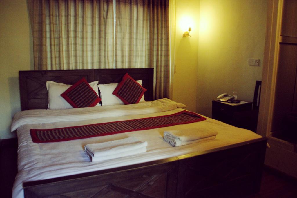 Hotel Peace N Park Catmandu Exterior foto