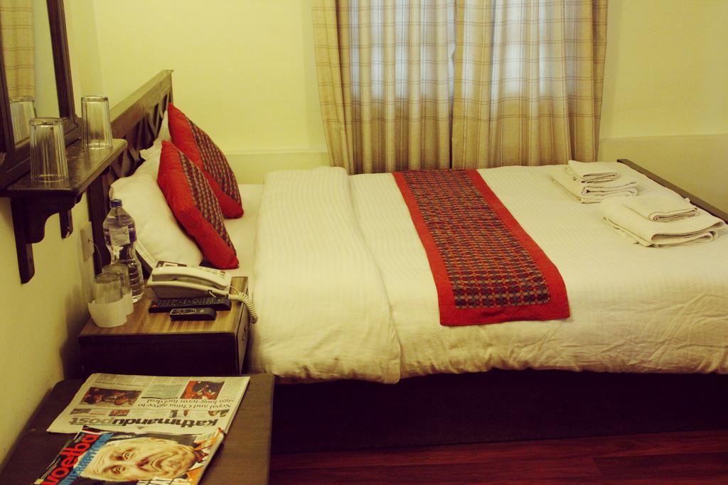 Hotel Peace N Park Catmandu Quarto foto
